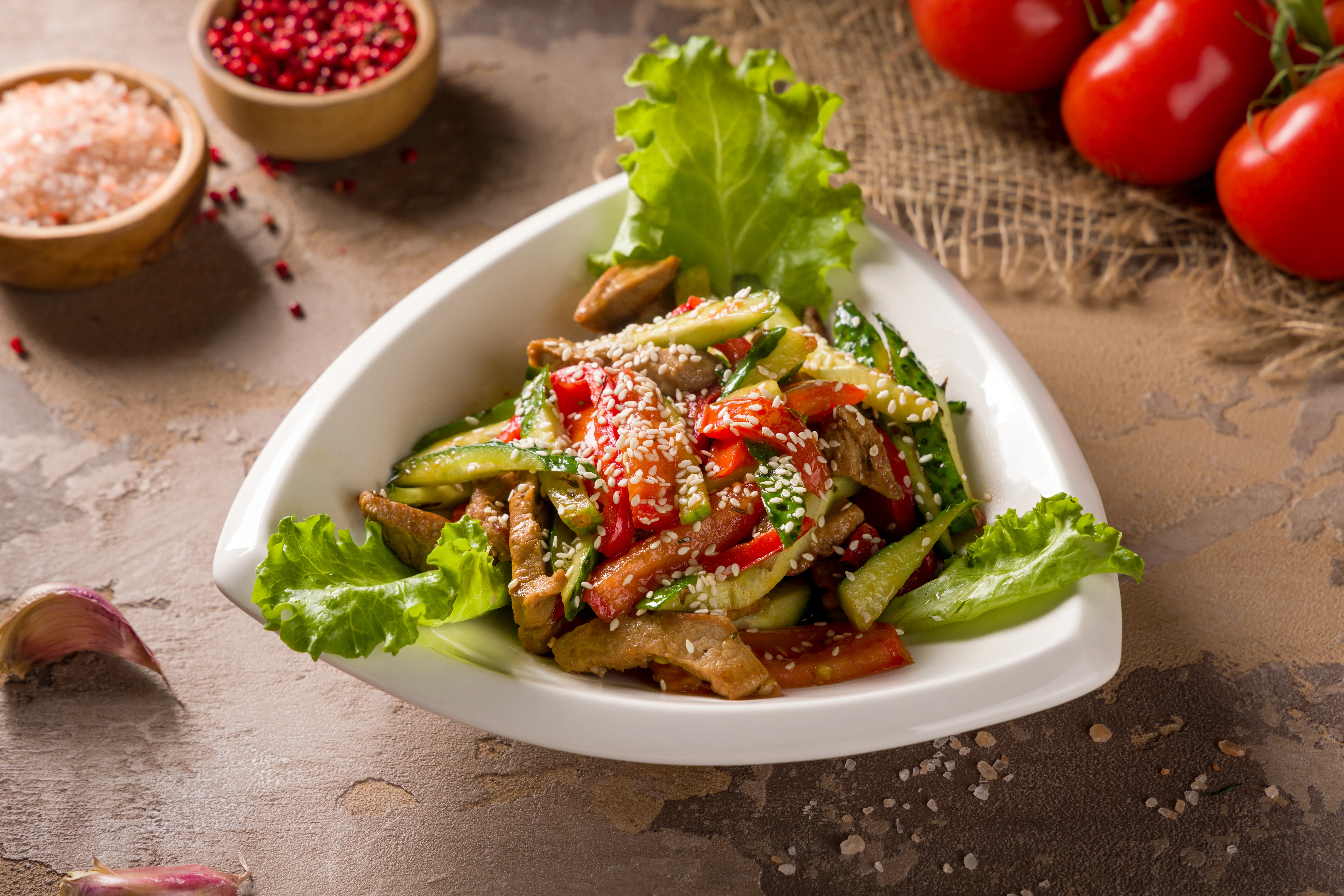 Тёплый салат с телятиной